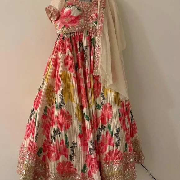 Party dresses - Picture 14 of 17